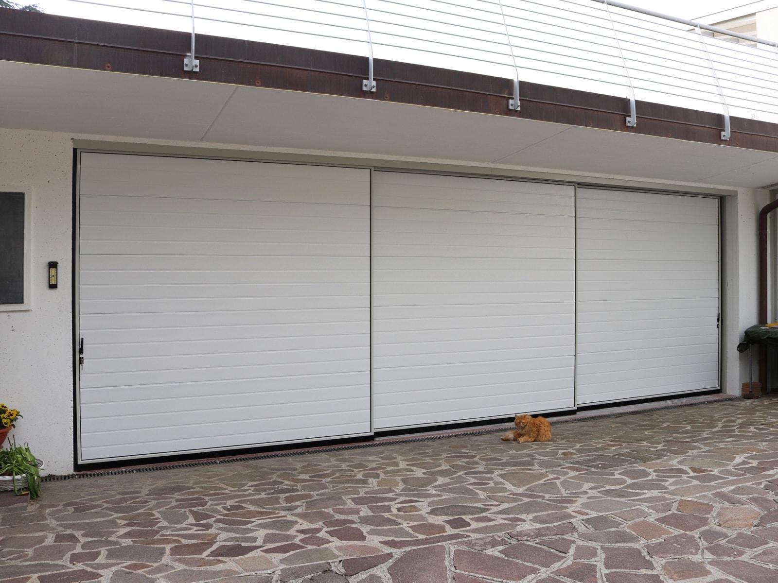 Portone a scorrimento laterale IBIS - Stucco bianco C21