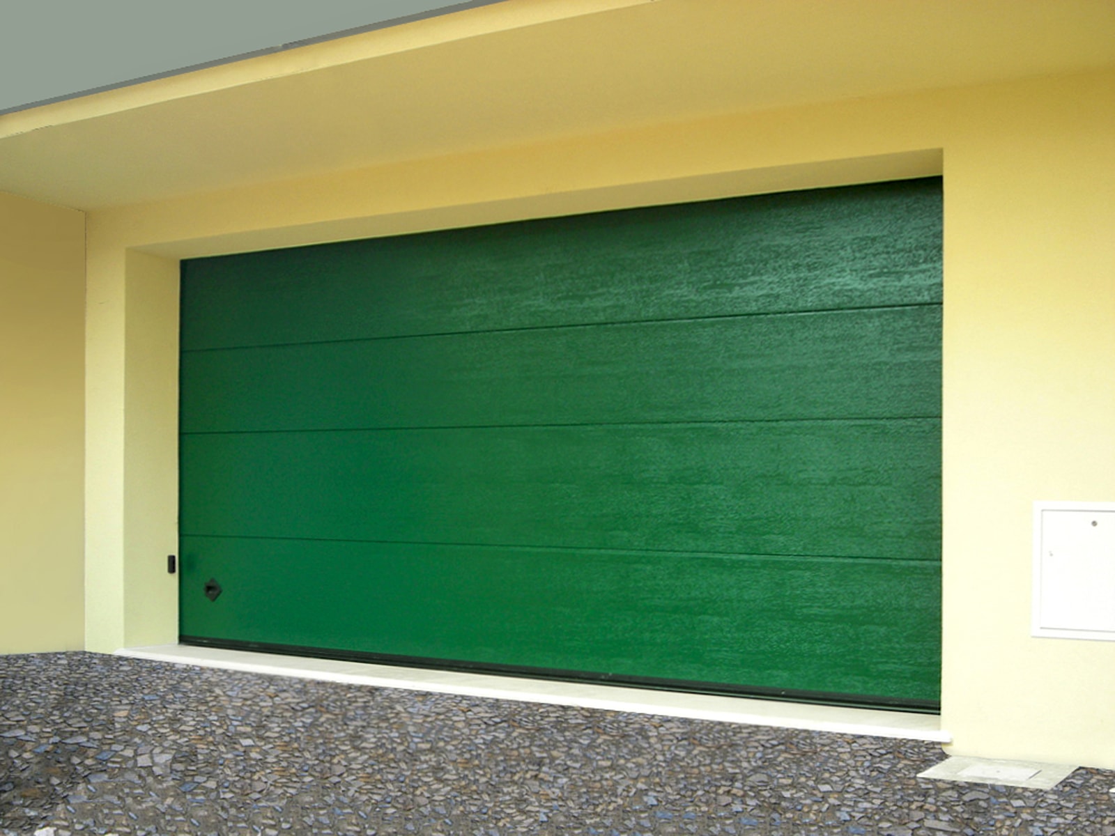 Portone sezionale da garage SIRIO - Woodgrain verde RAL